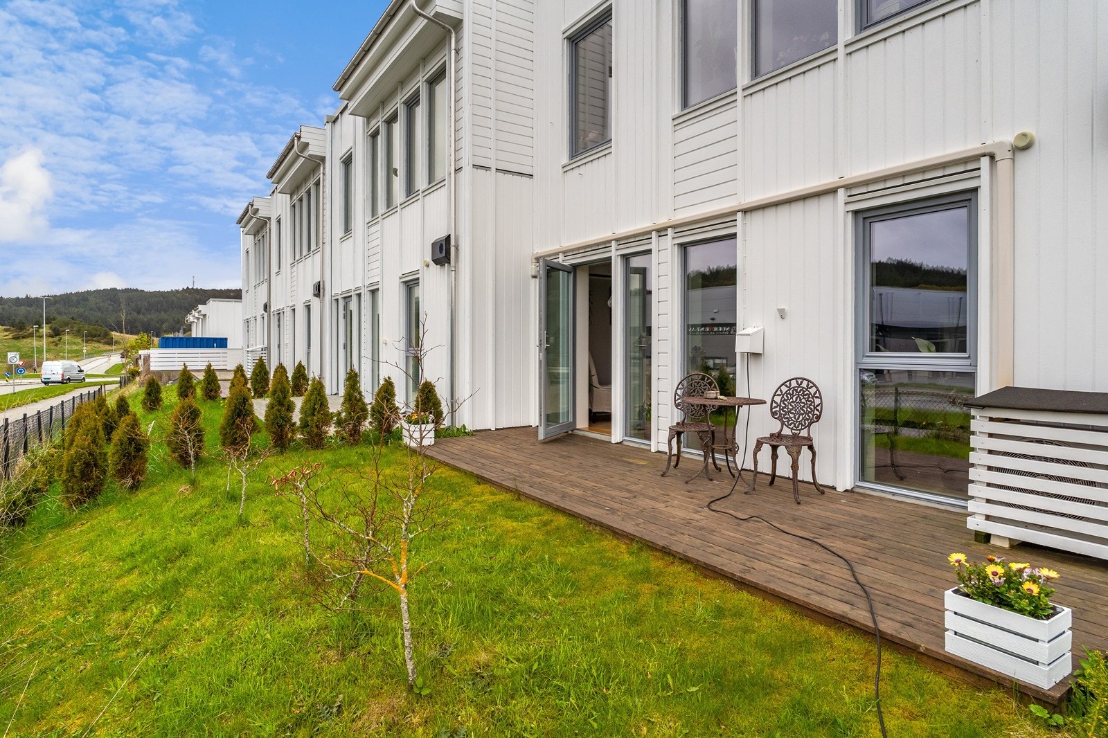 Terrasse med utgang fra kjøkken Galleribilde
