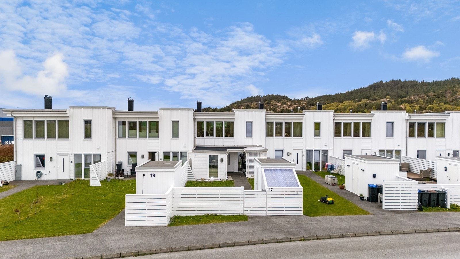 Velkommen til Slåttengvegen 17 - presentert av eiendomsmegler Kristoffer Hutcheson Ekrene v/ Aktiv Eiendomsmegling! Fotograf: Mari Staveland Galleribilde