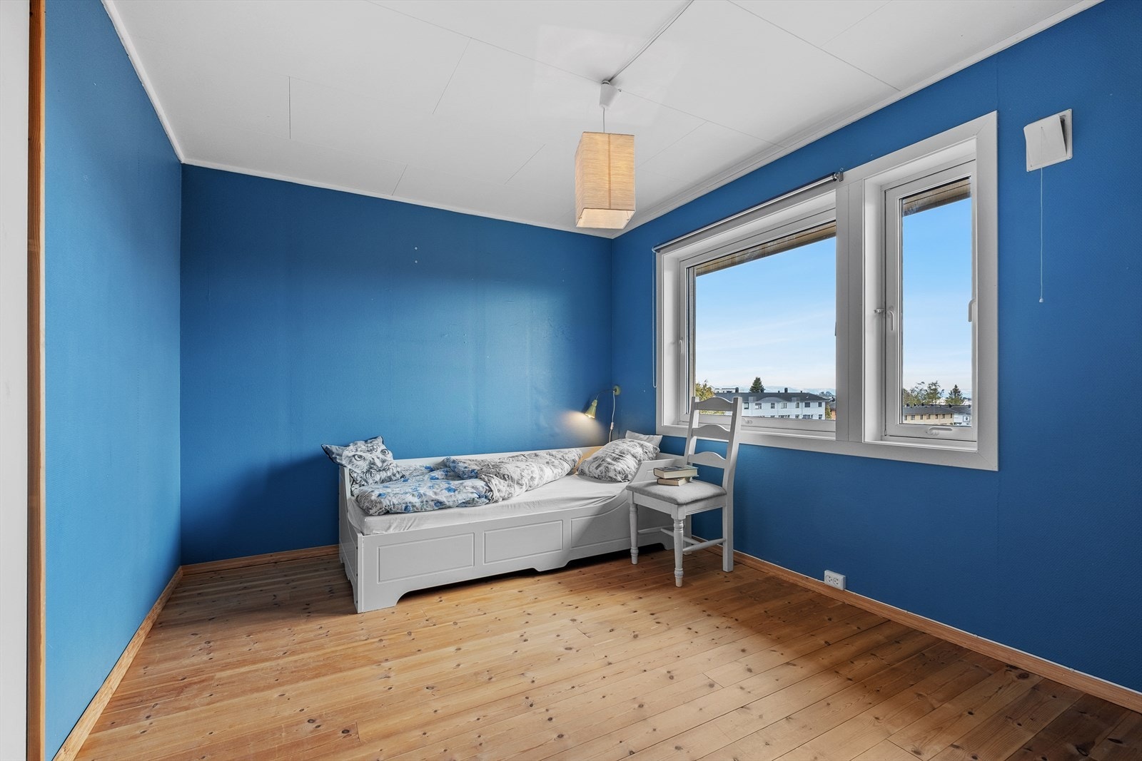 Andre soverommet er på 11,4m² og har i likhet med det største soverommet, innebygde skap som medfølger handelen. Galleribilde