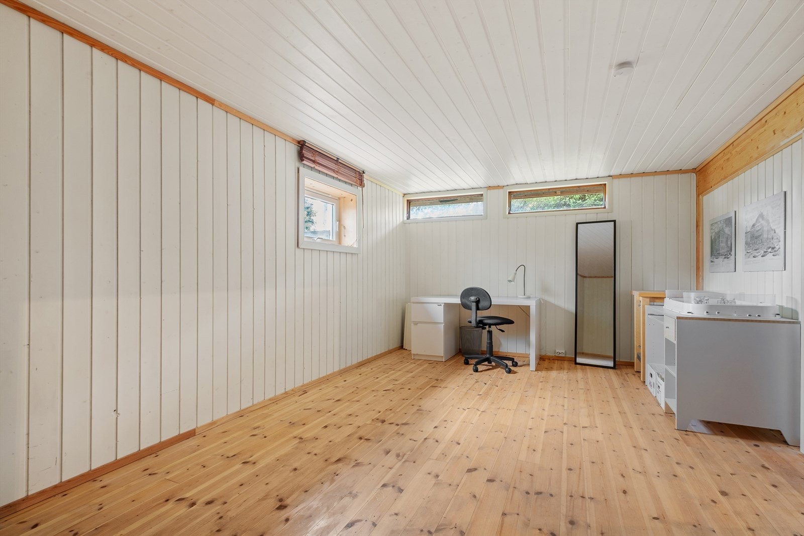Kjelleren byr på 2 boder som er på hhv. 20m² og 4,5m². I tillegg får du en kjellerstue på 22,6m². Galleribilde