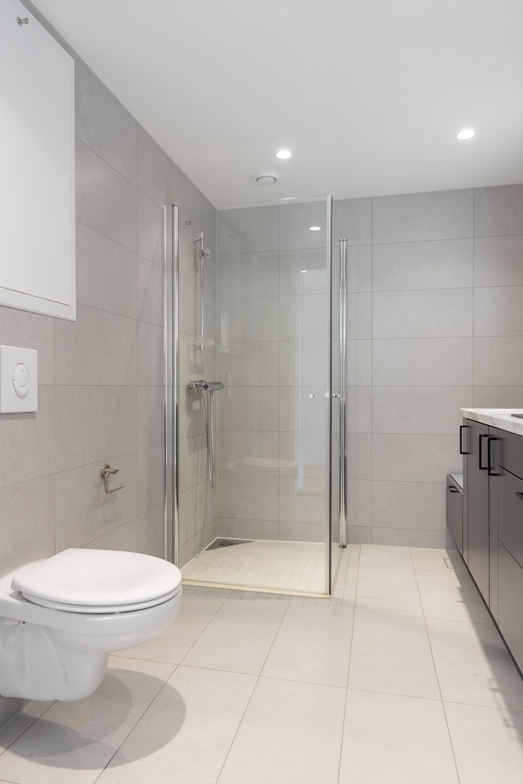Dette badet har flislagt gulv med vannbåren gulvvarme. Galleribilde