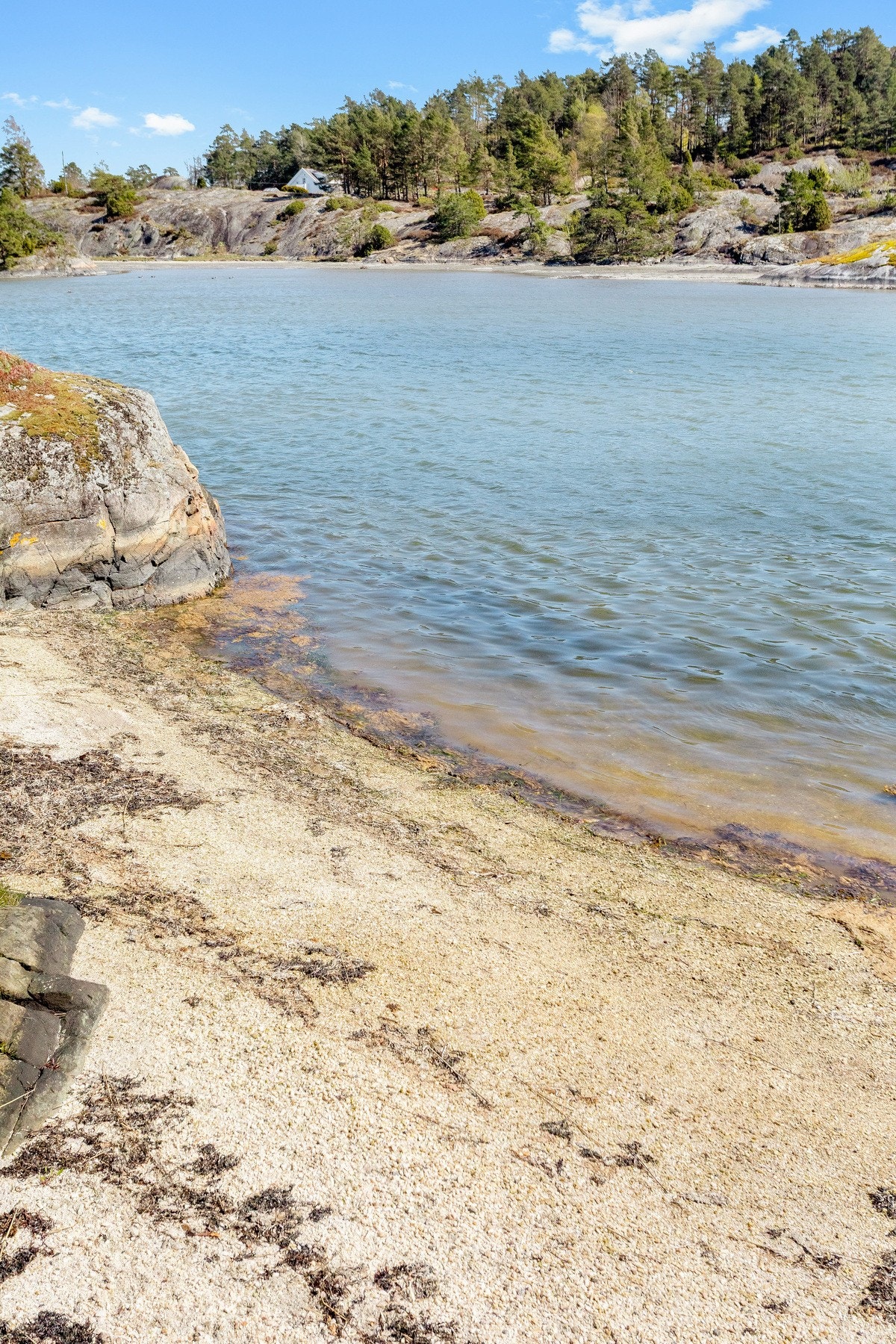 Her har du felles strand som ligger i tilknytning til båtplassen. Galleribilde