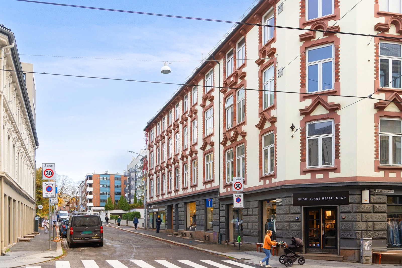 Grønnegata 1 byr på en svært attraktiv og sentral beliggenhet midt i hjertet av Oslo, med alt du trenger rett utenfor døren. Galleribilde