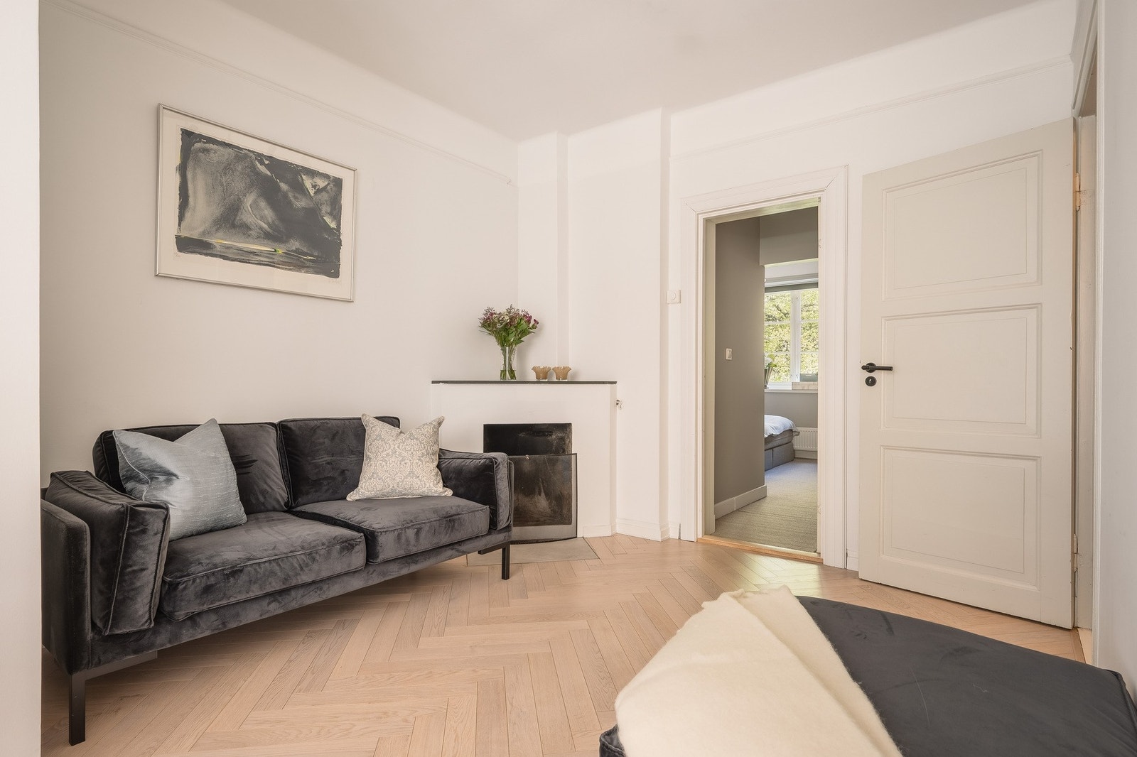 Leiligheten har en gjennomgående planløsning som sørger for en luftig atmosfære. Galleribilde