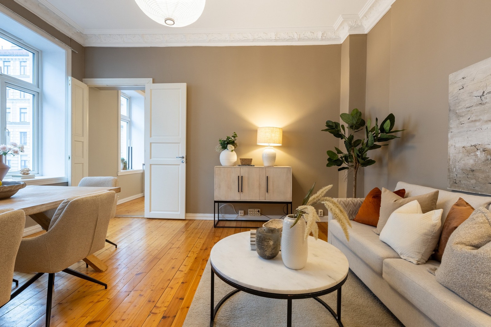 I tillegg god plass til sofa og annet ønskelig møblement. Galleribilde