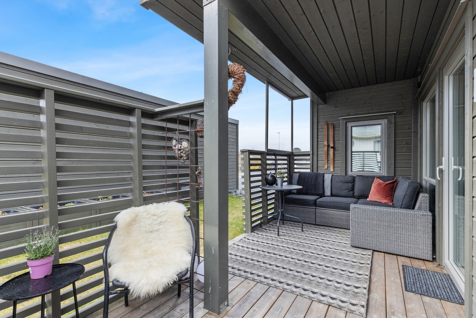 Terrasse på begge sider av leiligheten. Galleribilde