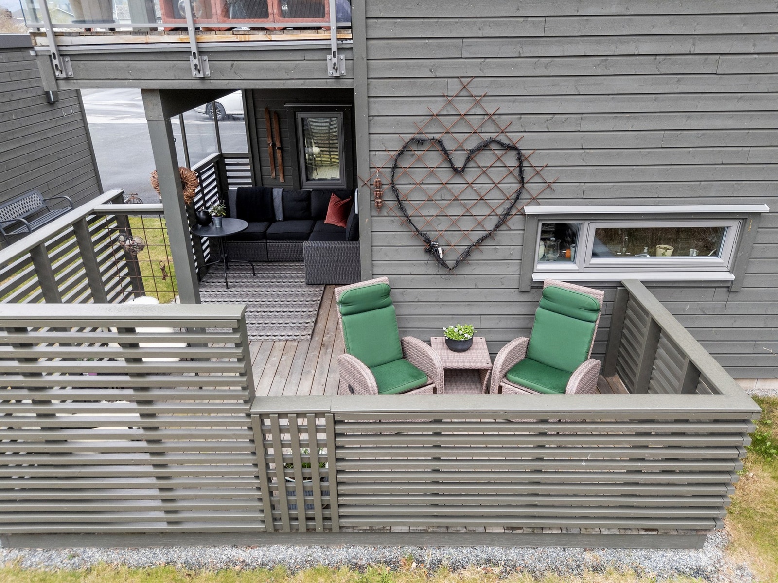 Oversikt over terrassen på ene siden. Galleribilde
