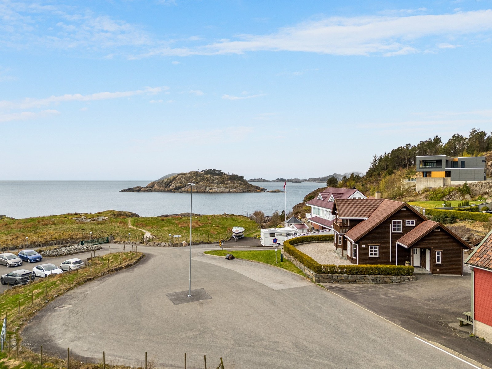 Boligen ligger ytterst i Hestnes med fantastisk utsikt Galleribilde