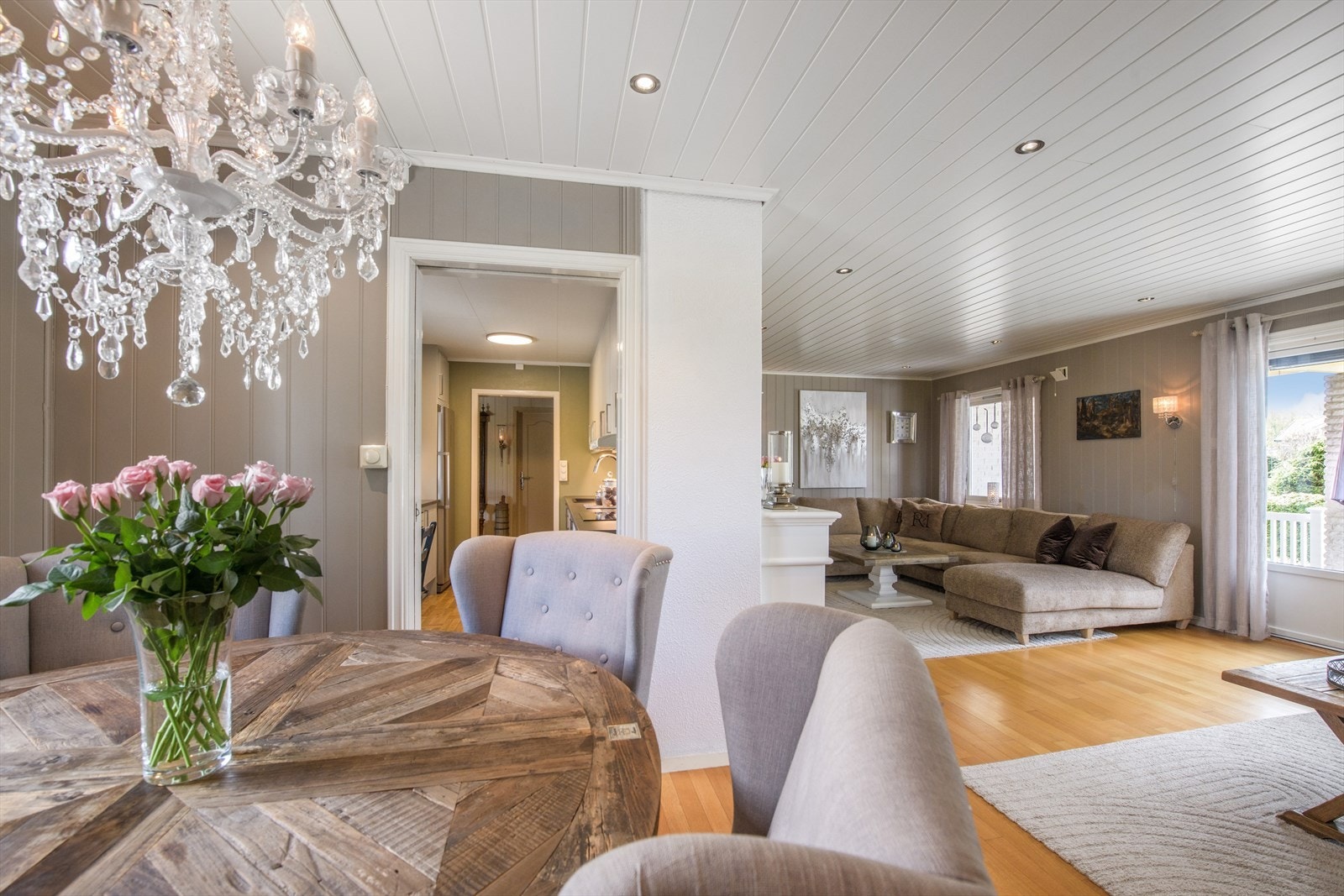 Lys og trivelig stue med gode innredningsmuligheter. Galleribilde