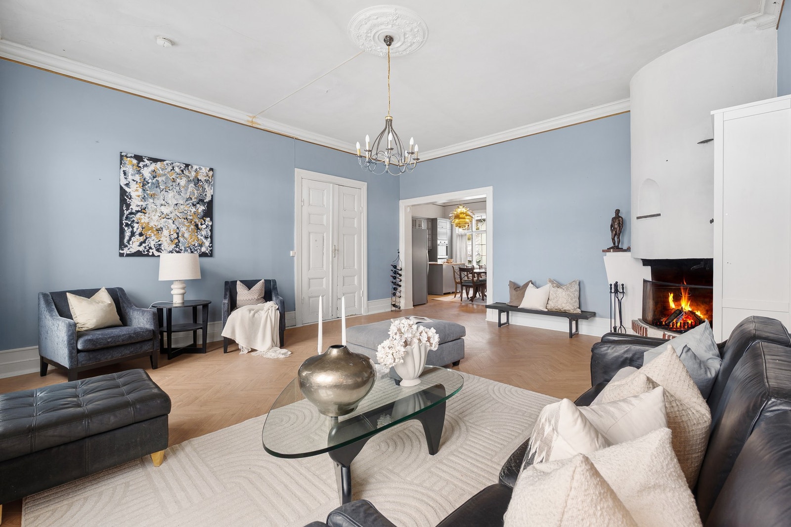 Stuen er på hele 29m² og gir med dette gode møbleringsmuligheter etter egne preferanser. Galleribilde