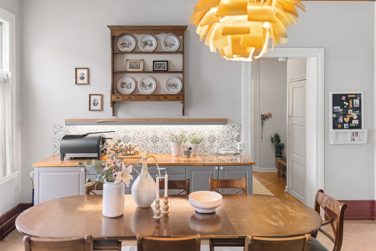 Kjøkkenet på hele 24m² som gir god plass til bevegelse. Galleribilde
