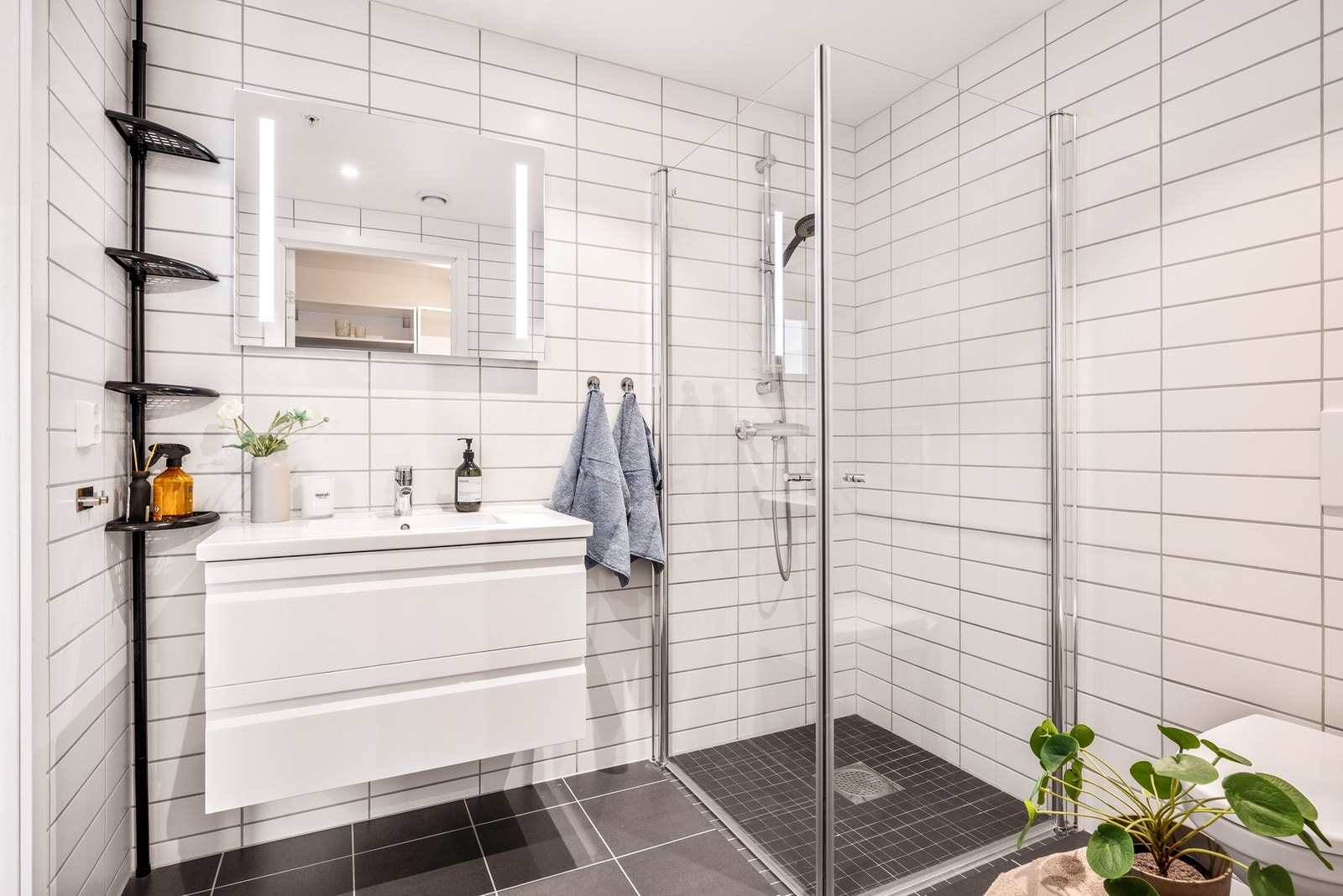 - Det er vannbåren gulvvarme og avtrekksventil til balansert ventilasjonsanlegg i leiligheten - Galleribilde