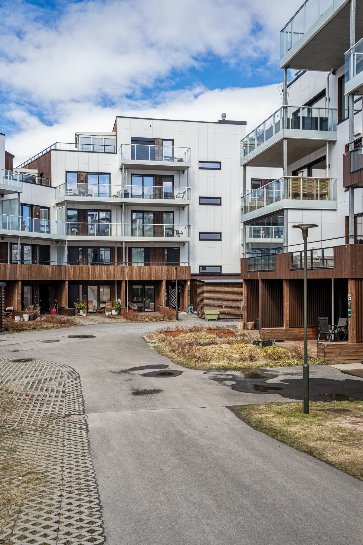 Internvegene i Norrøna Boligpark er bilfrie og brukes for det meste til gange eller sykling. Galleribilde