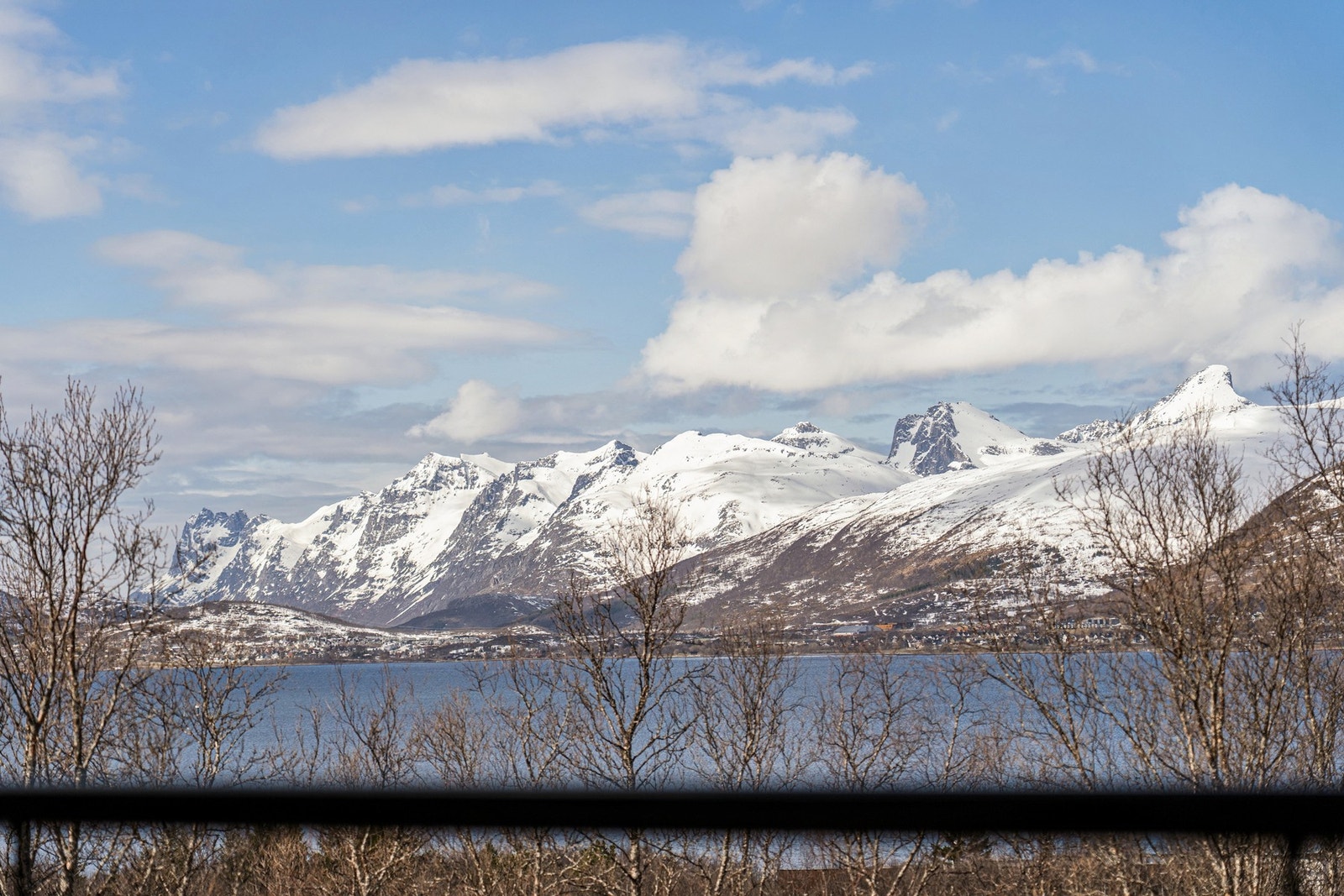 Leiligheten har fantastisk utsikt og gode solforhold Galleribilde