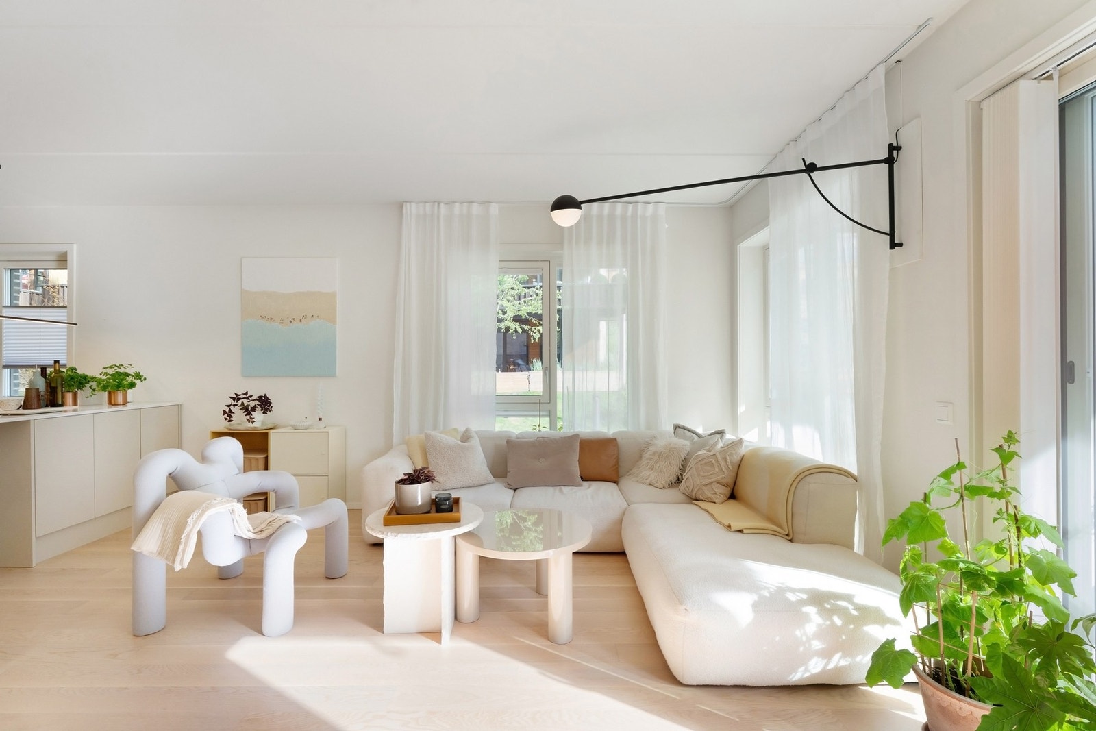 Leiligheten har behagelig inneklima med vannbåren gulvvarme og balansert ventilasjon. Galleribilde