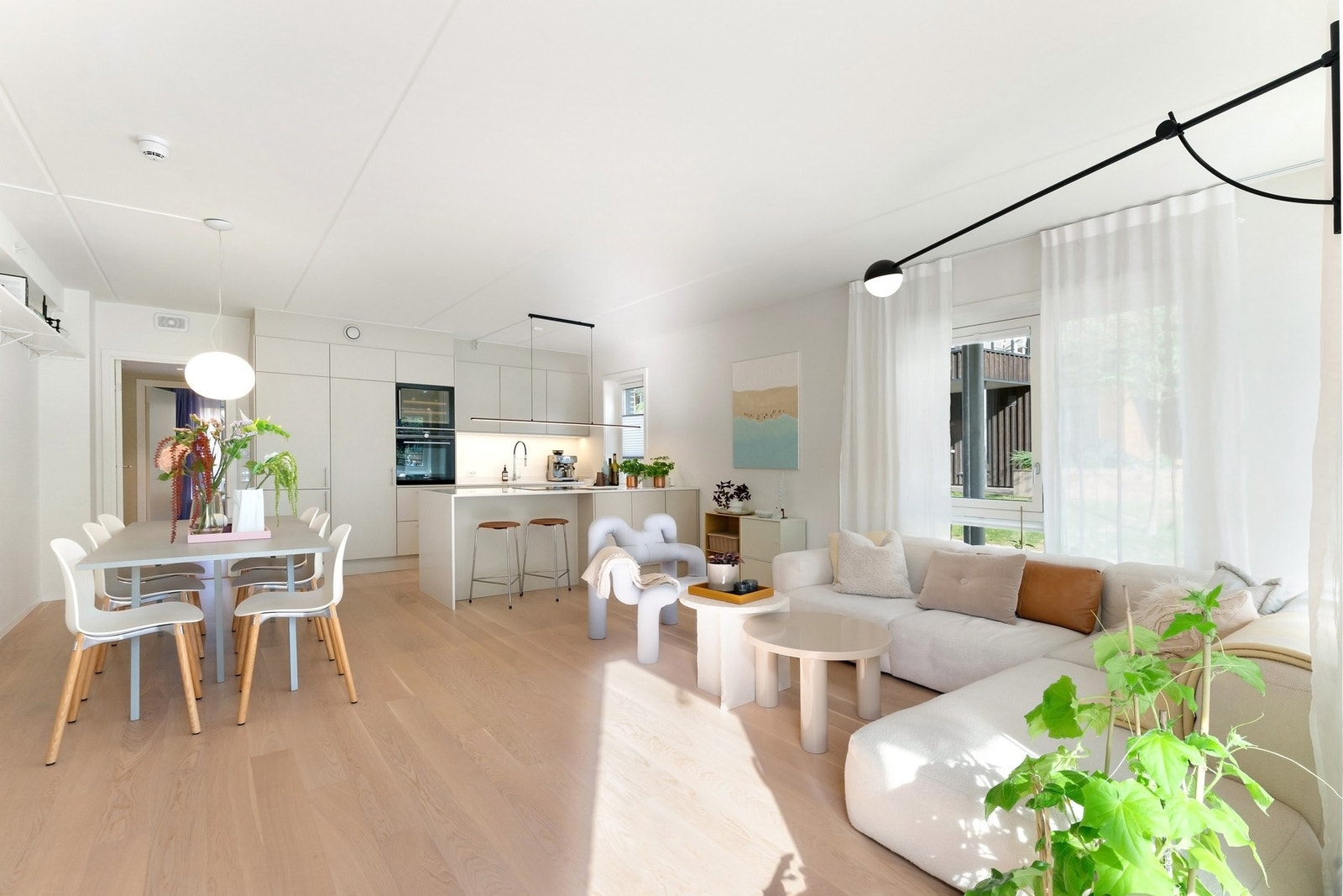 Det er valgt tidløse farge- og materialvalg i hele leiligheten. Galleribilde