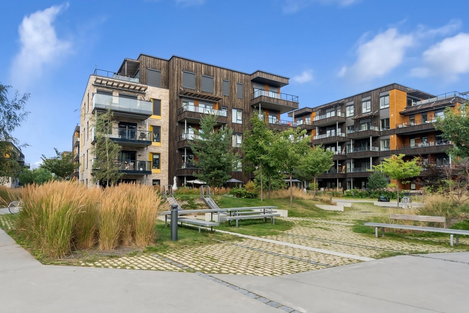 Flott arkitektur og vakre uteområder kjennetegner bebyggelsen på Oksenøya. Galleribilde