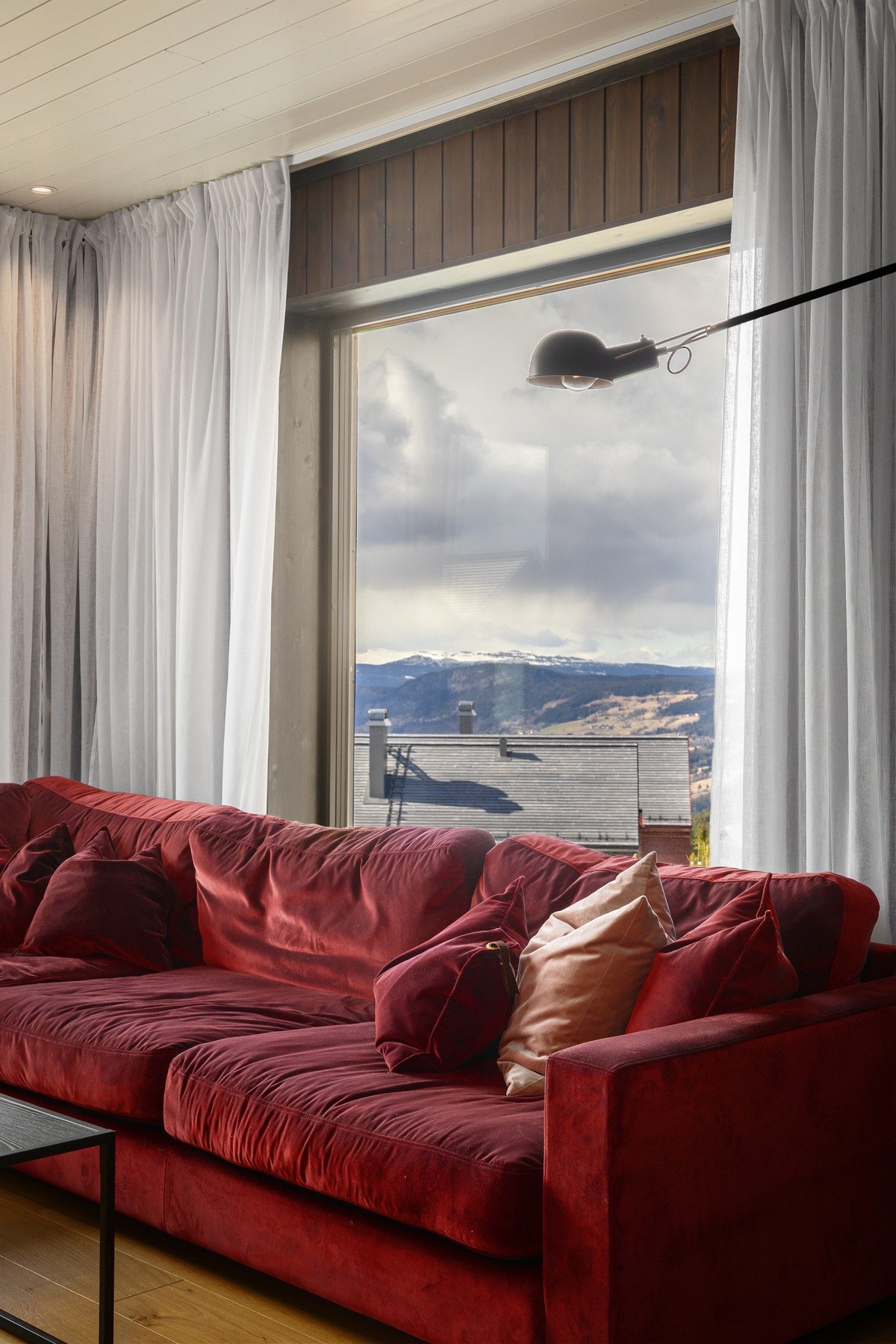 Fantastisk utsyn fra stuen - nyt fjellandskapet rett fra sofaen. Galleribilde