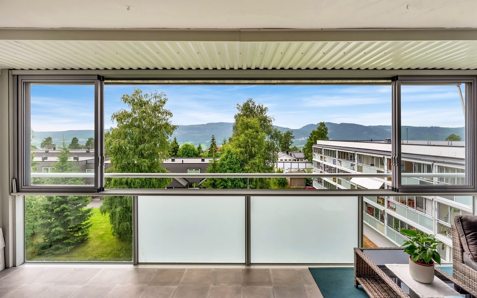 Toppleilighet med flott utsikt utover Lierdalen Galleribilde