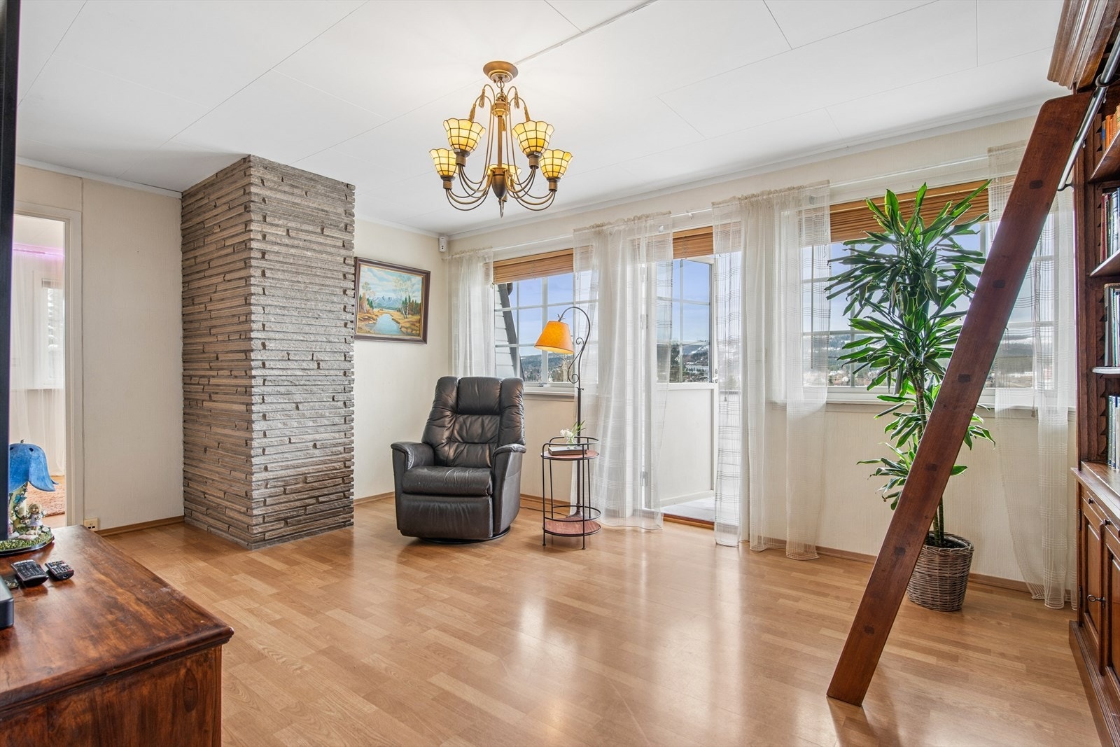 Fra loftstuen er det utgang til en vestvendt veranda på 10 m². Galleribilde