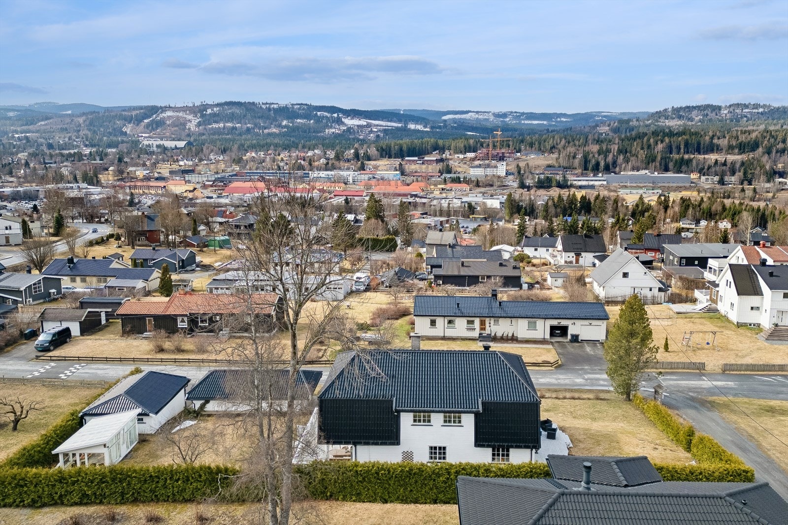 Utsikt over Raufoss og de omkringliggende områdene. Galleribilde