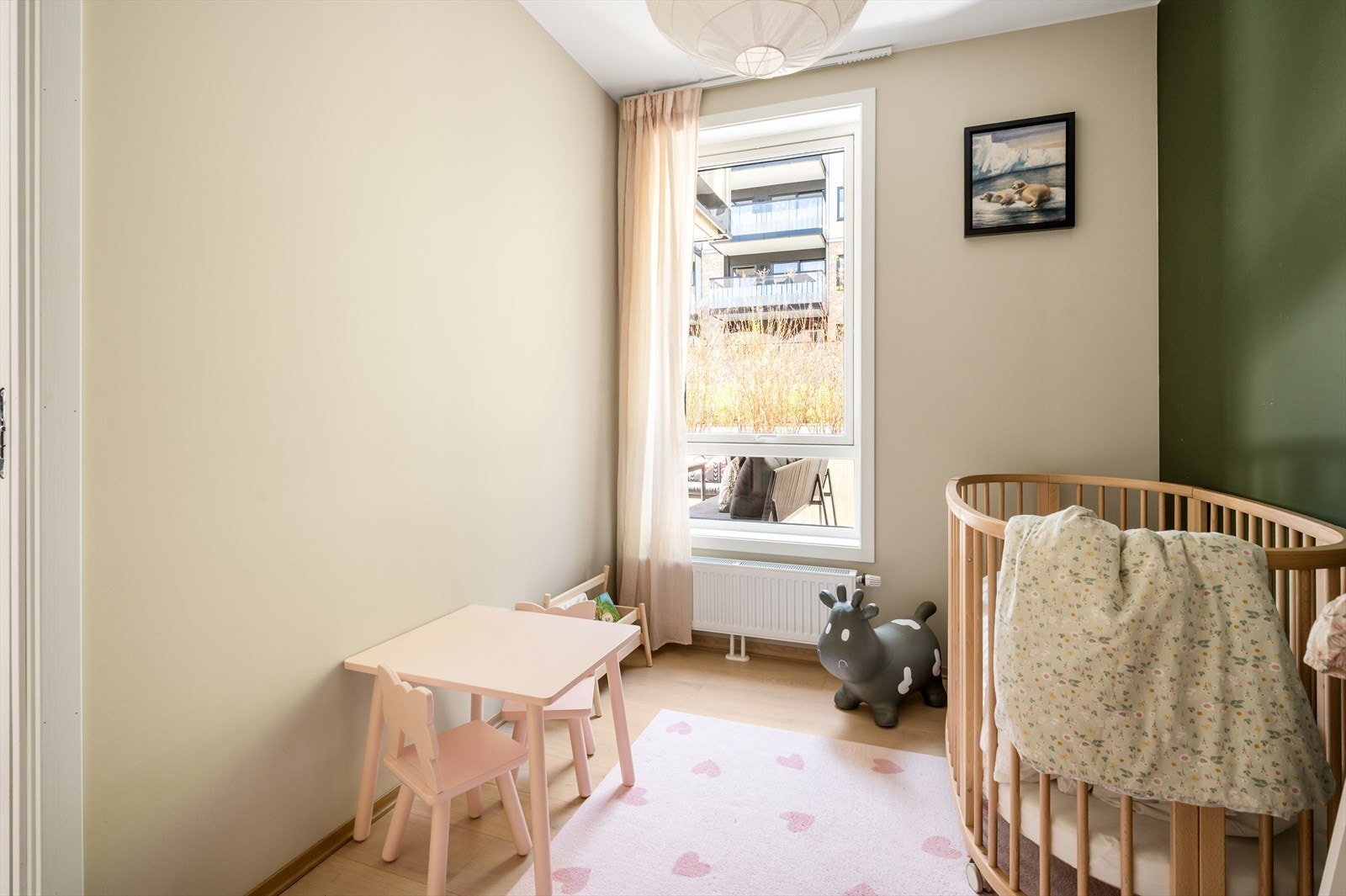Her er det plass til seng, oppbevaring og eventuelt skrivebord. Galleribilde