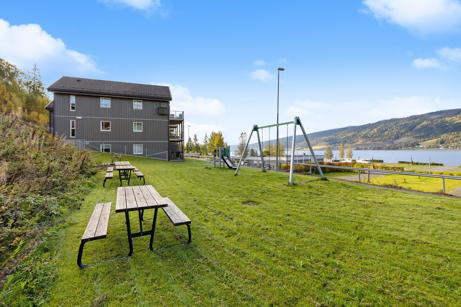 Nærområdet med lekeareal. Galleribilde