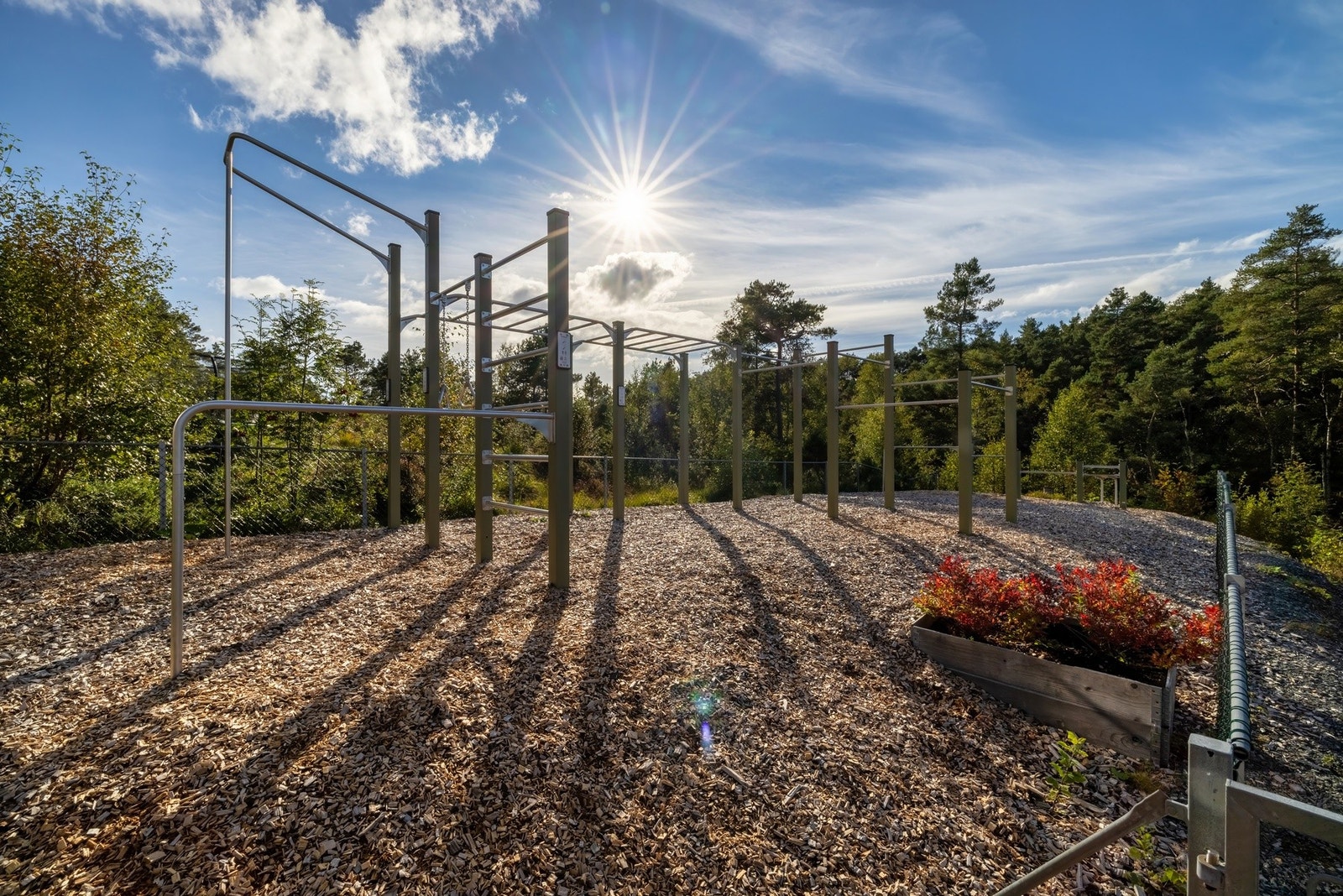 I nærområdet finner du flere lekeplasser, ballbinge og tuftepark. Galleribilde