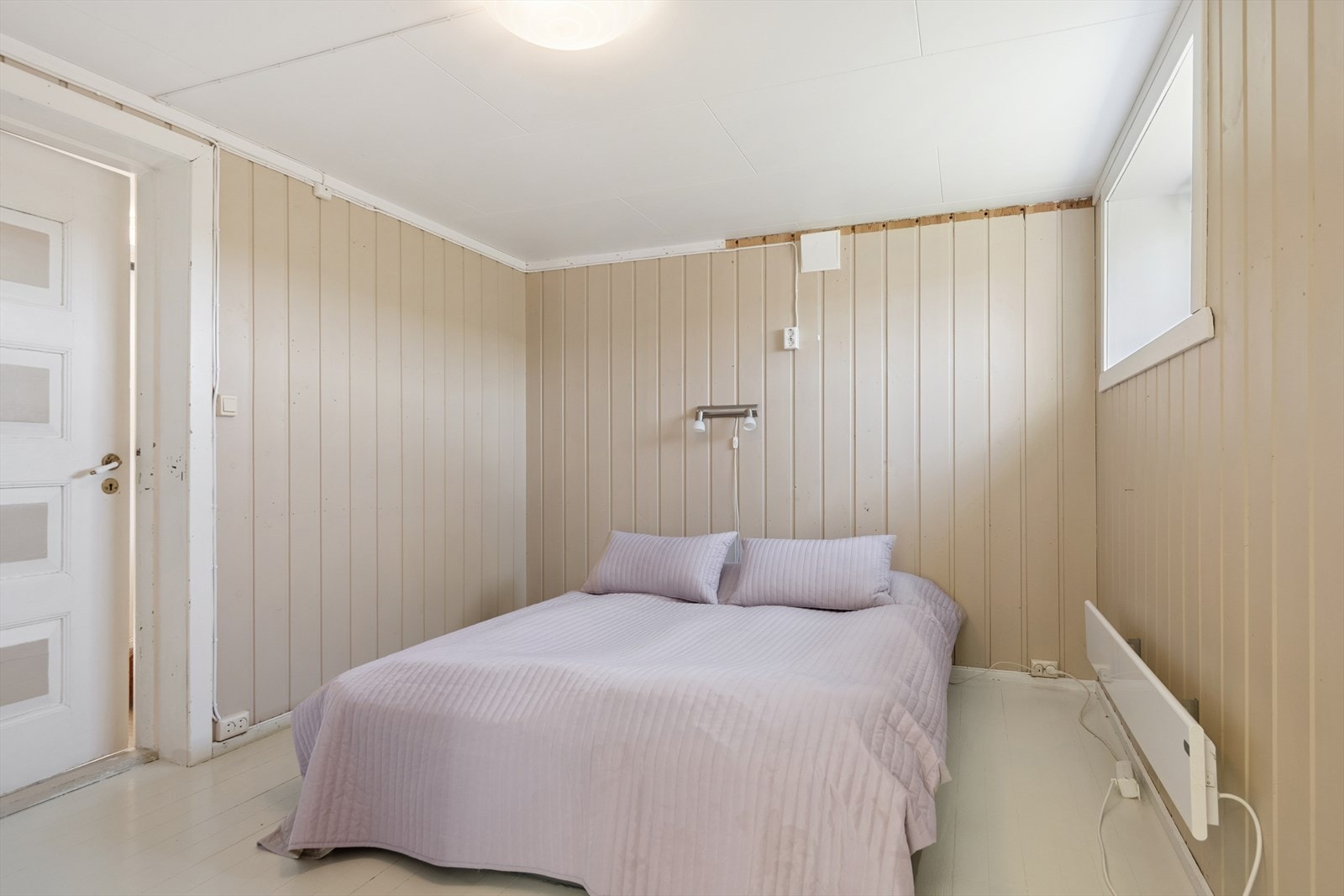 Rommet har plass til oppbevaring. Galleribilde