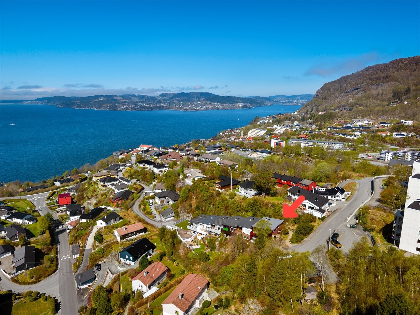 Velkommen til Nordre Toppe 87 presentert av Eiendomsmegler Norge v/Stian Sjøstrand Hansen Galleribilde