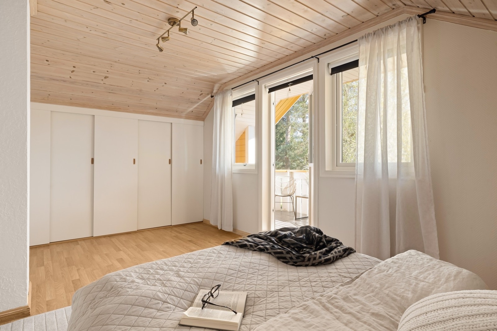 Soverommet har en praktisk og integrert garderobe. Galleribilde