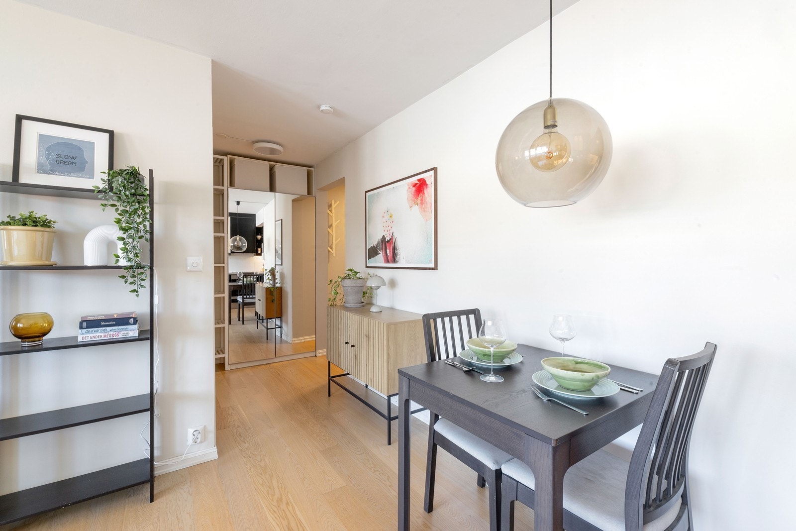 Plass til spisebord i stue Galleribilde