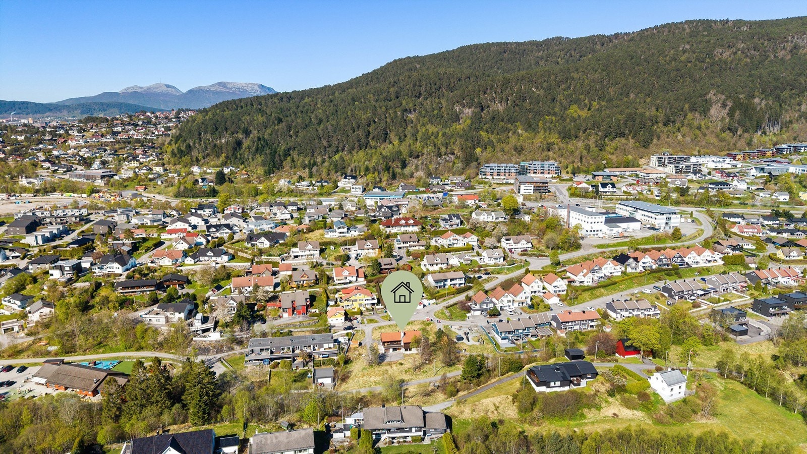 Dronebilde av nærområde Galleribilde