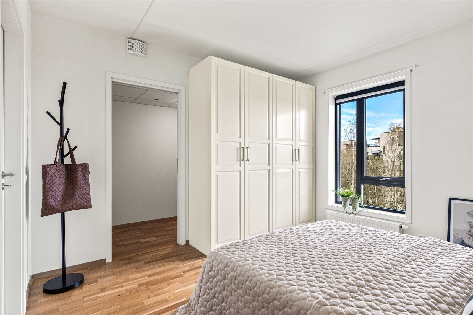 Hovedsoverom med garderobeskap. Galleribilde