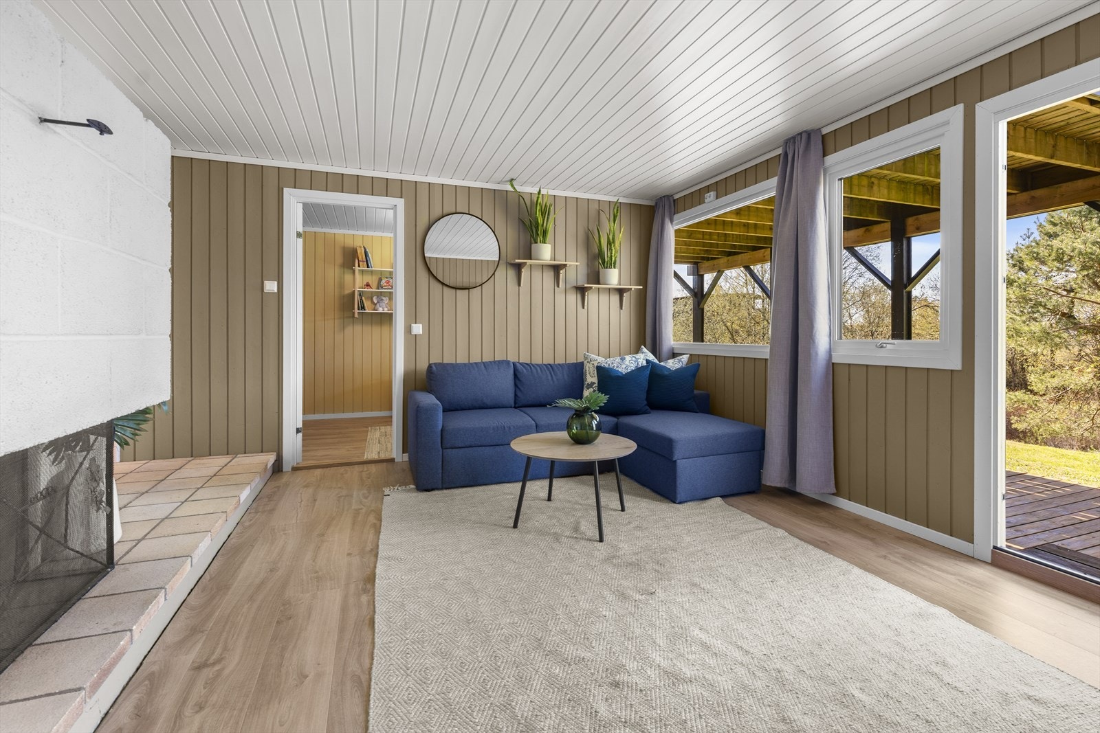 Kjellerstue med god plass til sofagruppe Galleribilde