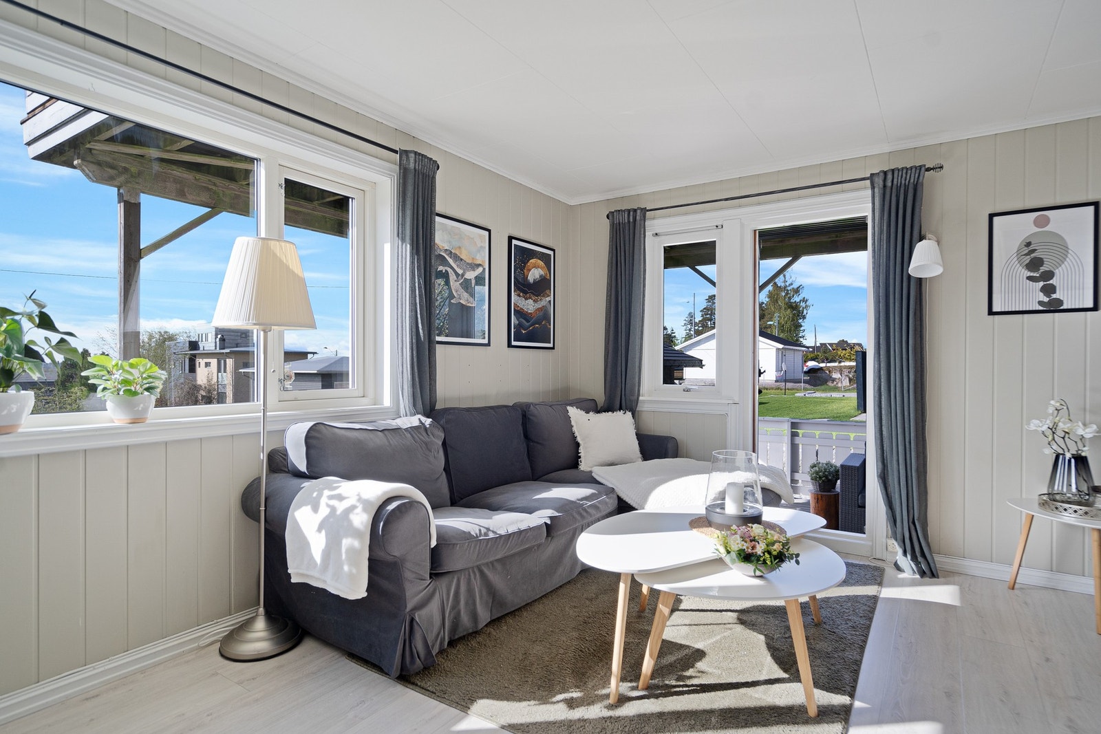 Utgang fra stuen til stor terrasse på 28 kvm Galleribilde
