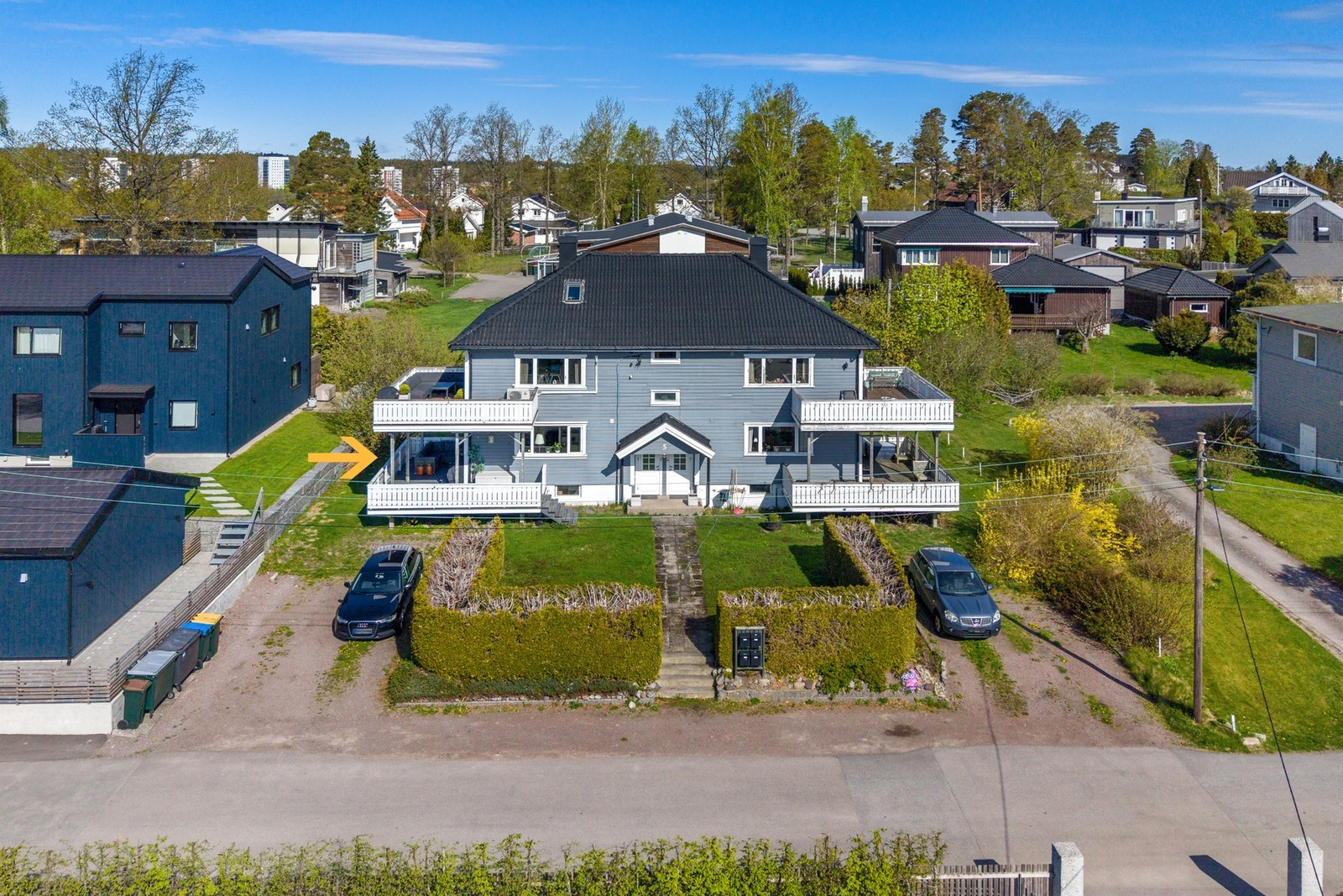 Leiligheten er en del av firemannsbolig med sydvendt beliggenhet i Presterødåsen Galleribilde