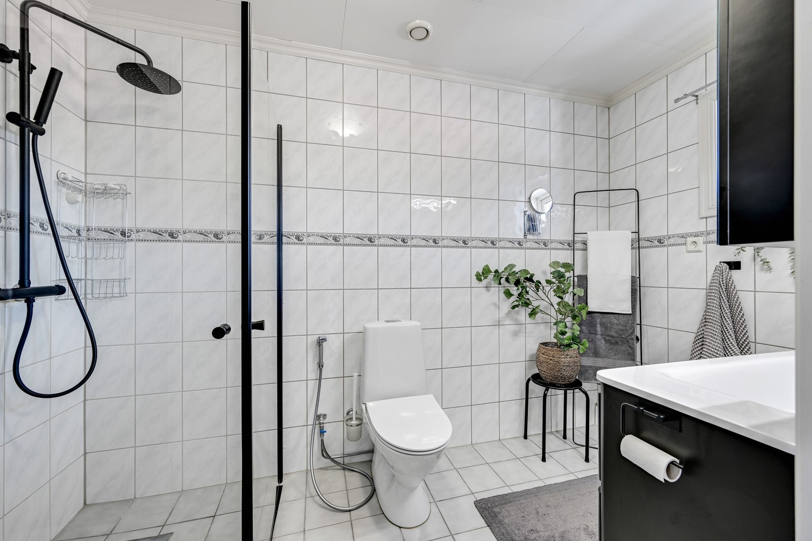 Badet fikk ny baderomsinnredning og baderomsutstyr i 2024 Galleribilde