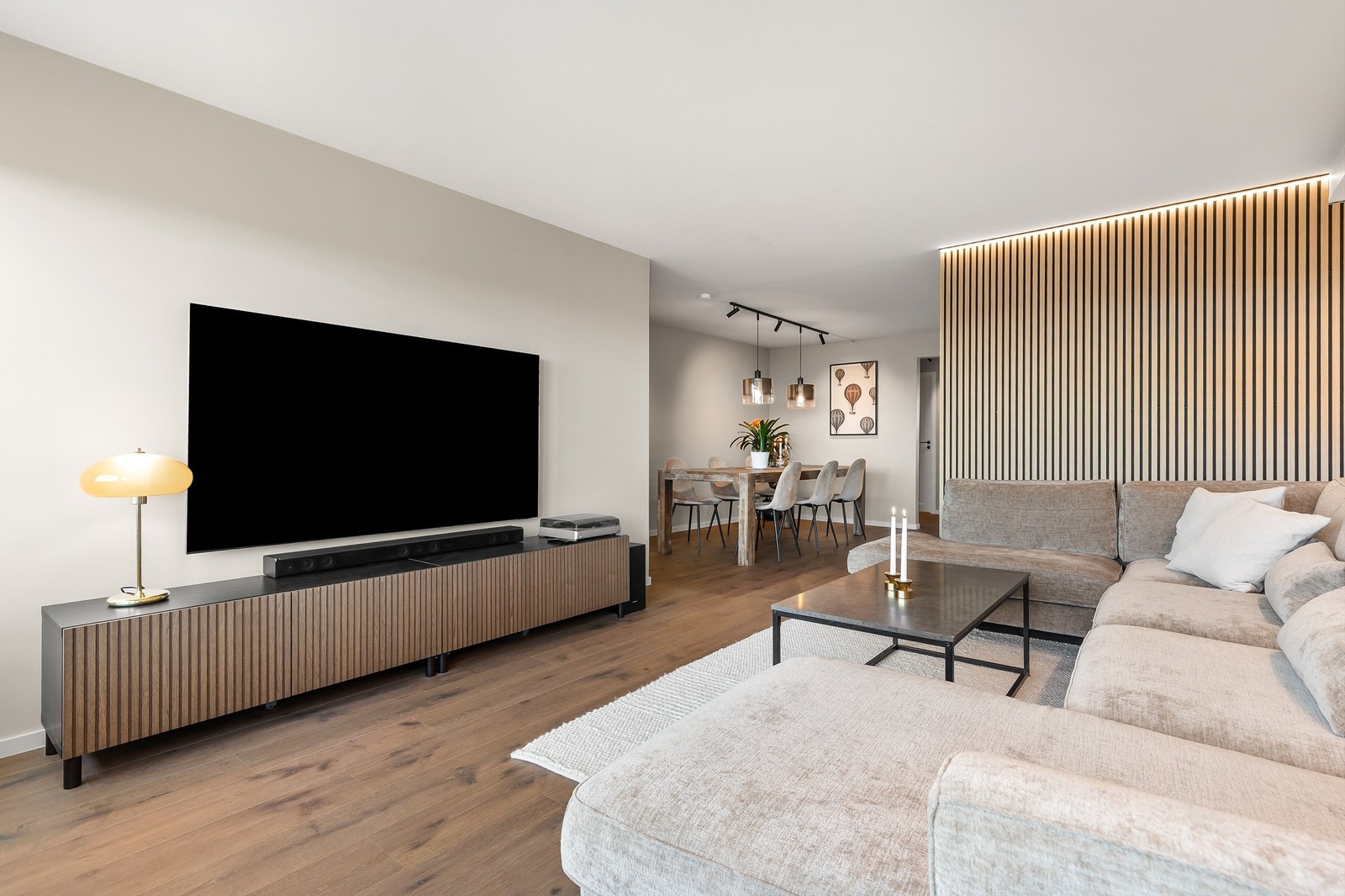 Velkommen til Huldreveien 29, presentert av Terje Tveit i Krogsveen. Foto: Trond Reder Galleribilde