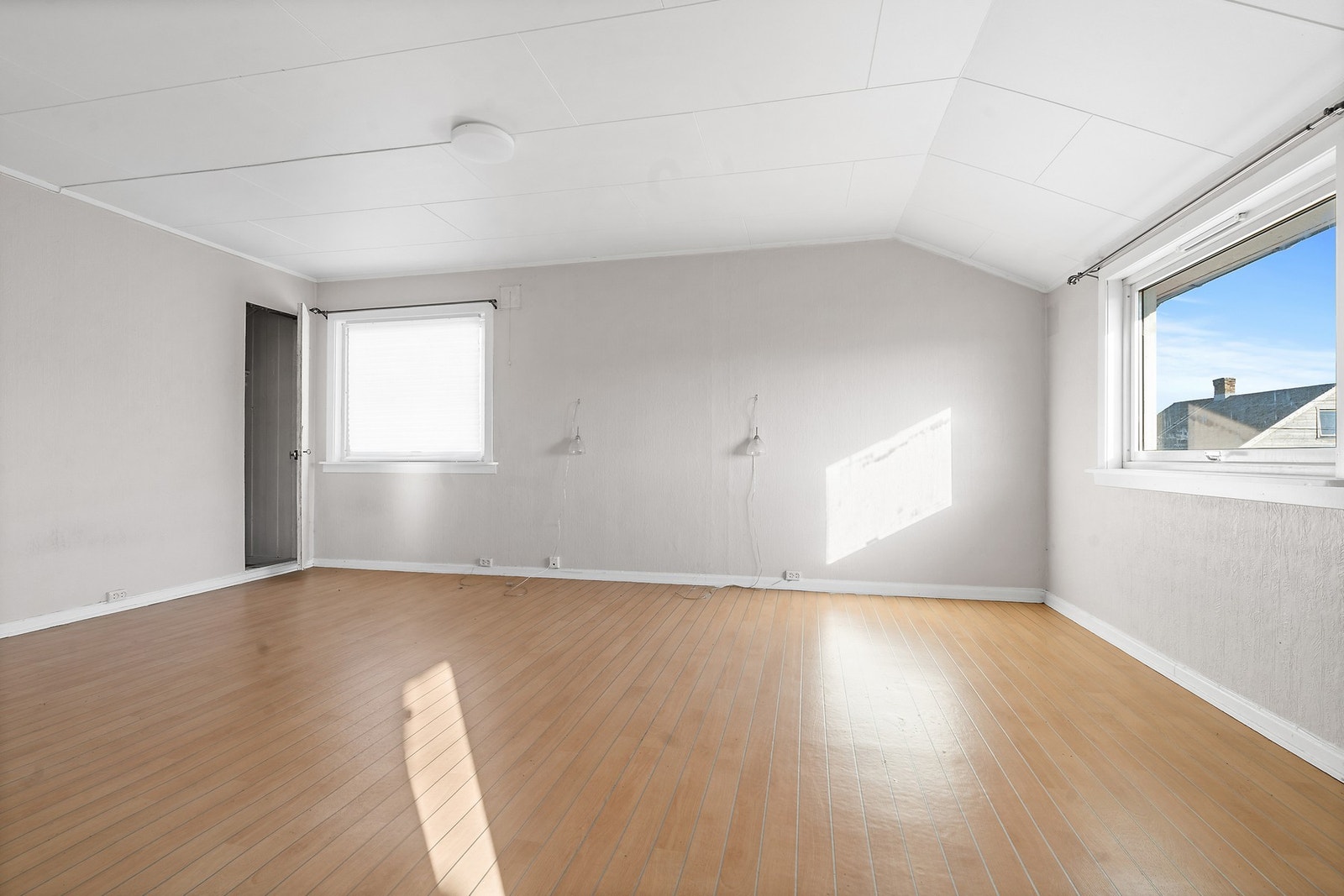 Etasjen har 6 m² med areal med lavere takhøyde, som gir rommet en lun karakter. Galleribilde