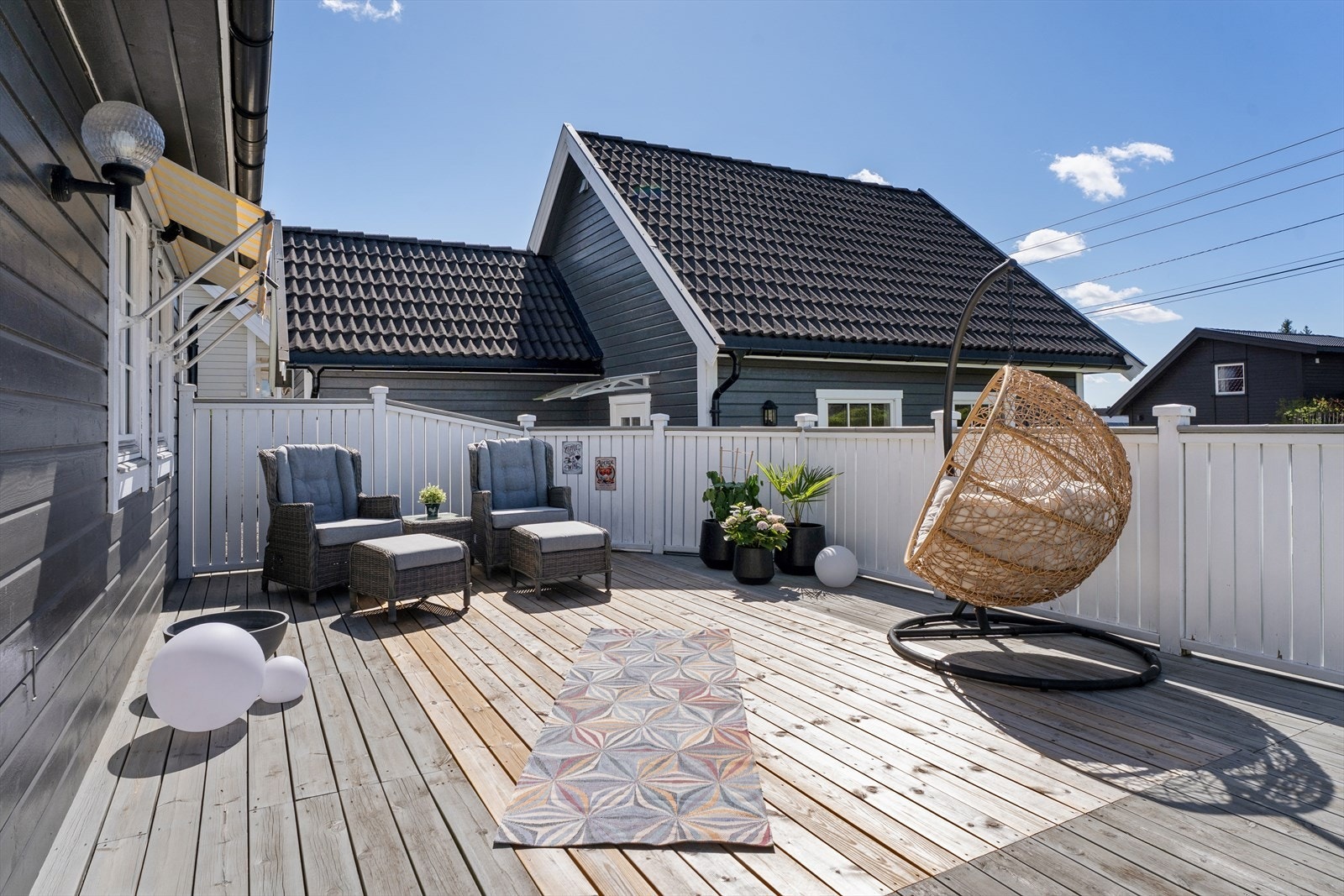 Her er det rikelig med plass for flere sittegrupper og sosiale soner. Galleribilde