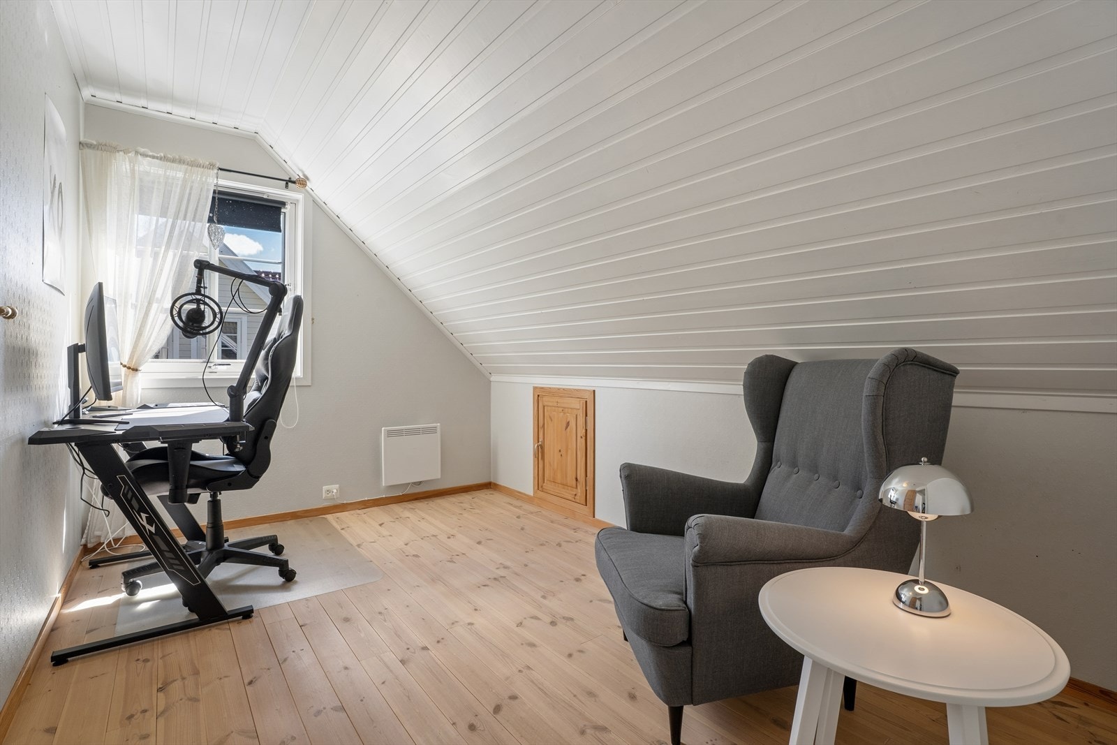 Det ene soverommet benyttes i dag som kontor, og er et fleksibelt rom som kan tilpasses familiens behov. Galleribilde