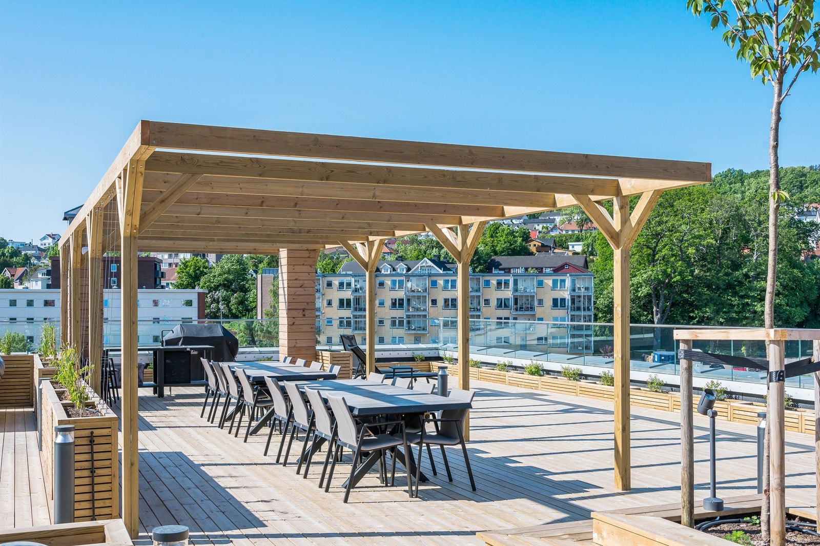 I 4. etasje er det utgang til en stor felles takterrasse. Galleribilde