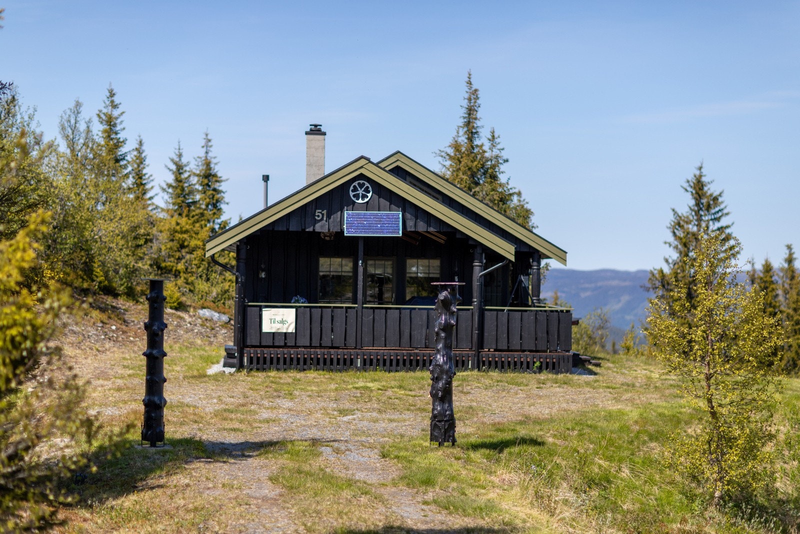 Eiendommen ligger åpent og solrikt til ved Ølneseter/Bøhnseter i Sør-Aurdal kommune, ca. 1000 moh med gode utsikts- og solforhold. Galleribilde