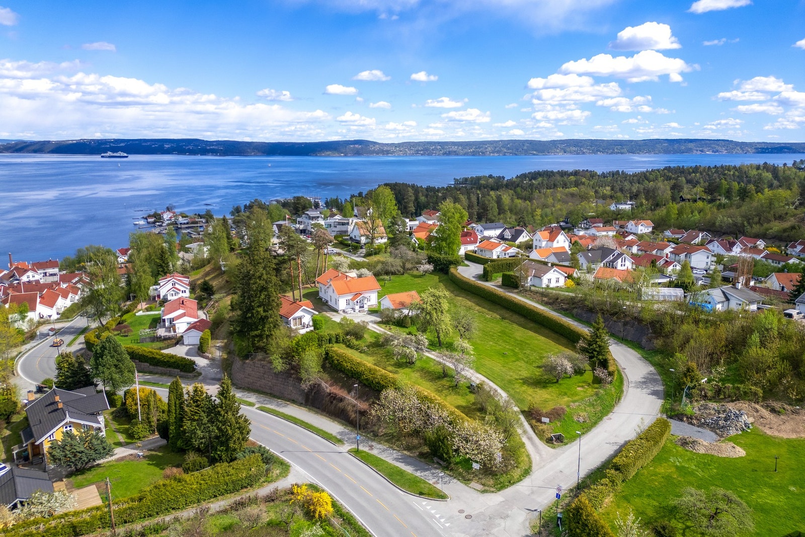 Avkjøring fra Vollenveien mot Vollenlia. Galleribilde