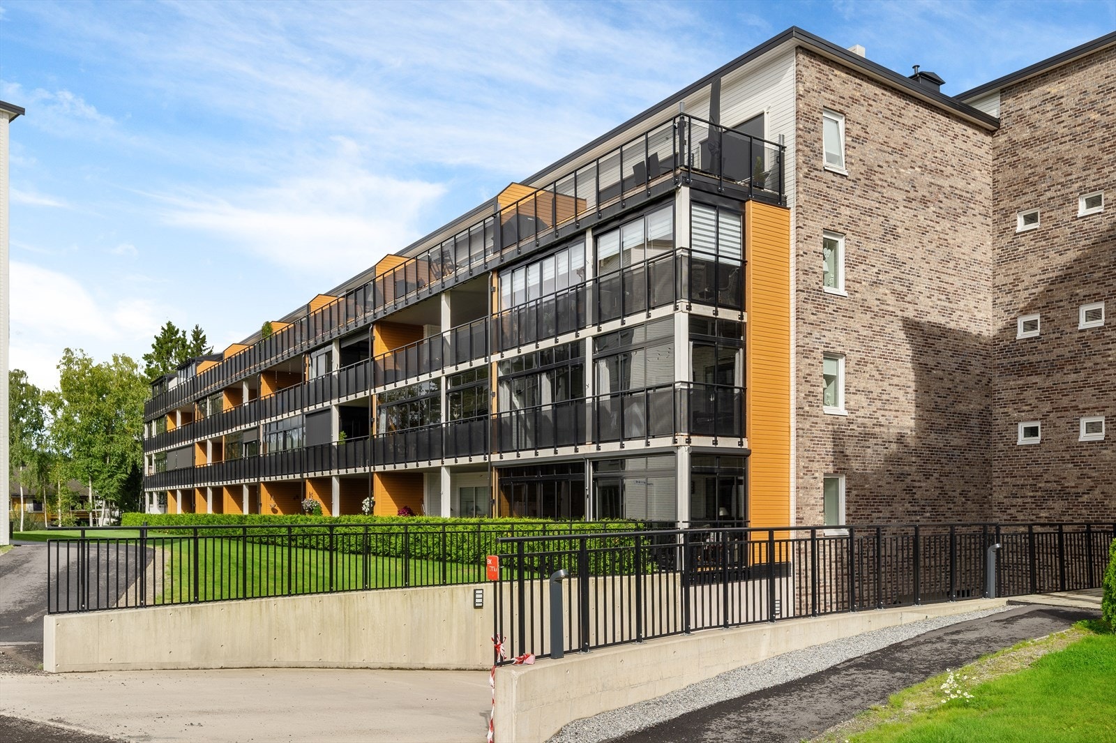 Solrik toppleilighet med god beliggenhet. Galleribilde