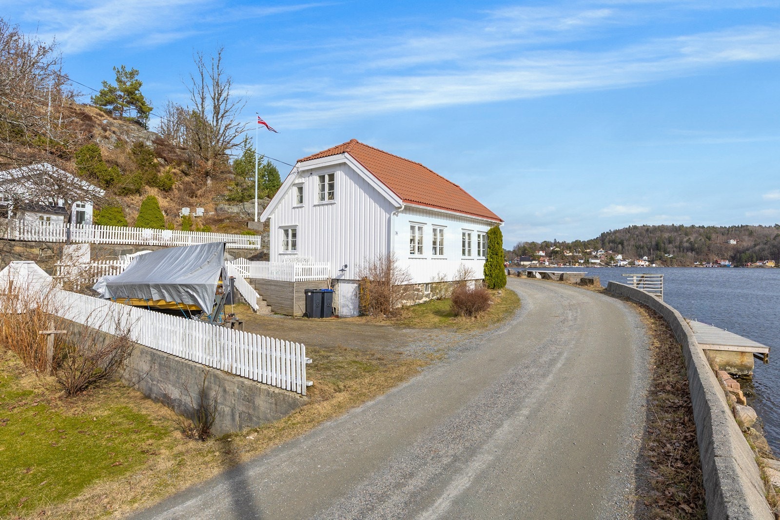 Godt med parkering på tomten Galleribilde