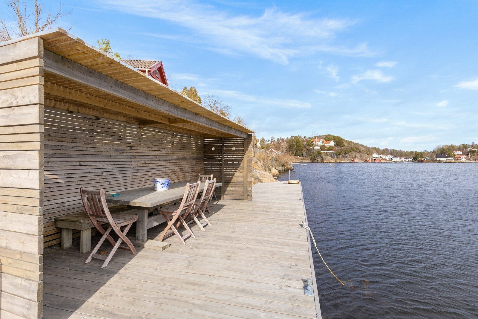 Stor brygge med fine bademuligheter Galleribilde