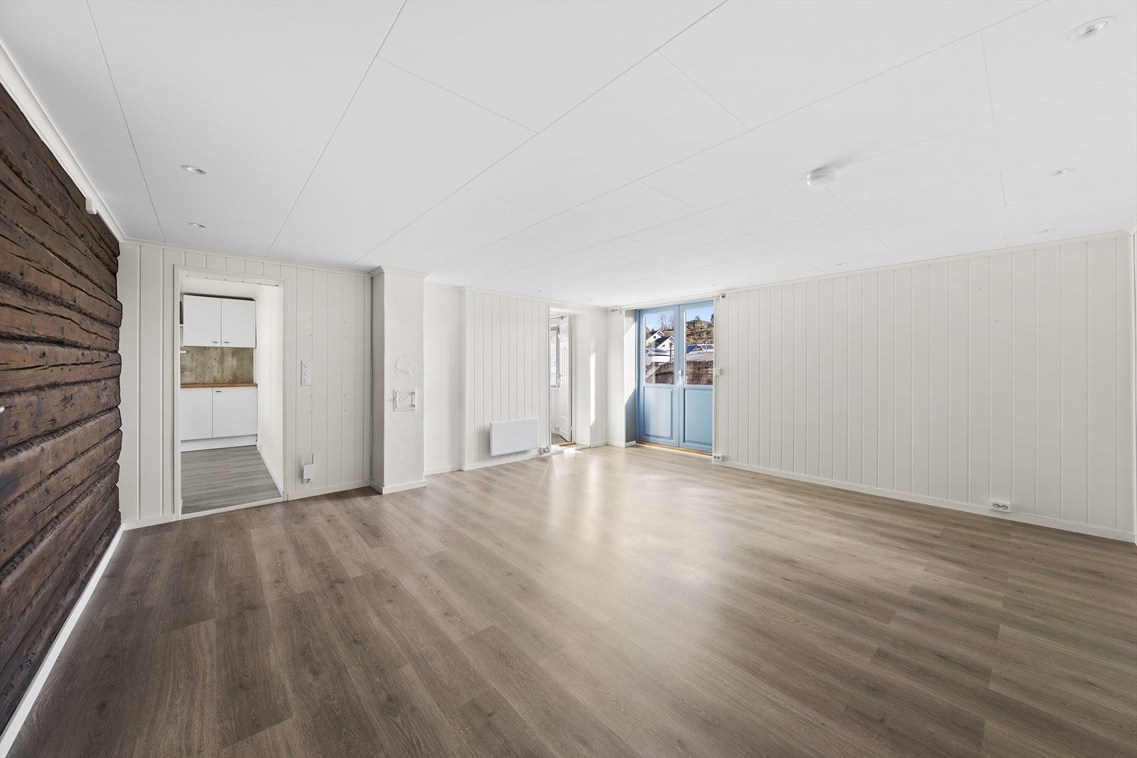 Fra stuen er det utgang til solrik terrasse Galleribilde