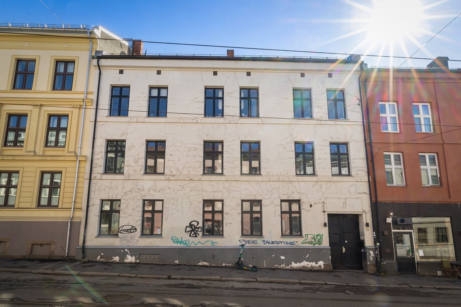 Fasade. Ifølge styreleder skal borettslaget pusse opp fasaden. Galleribilde